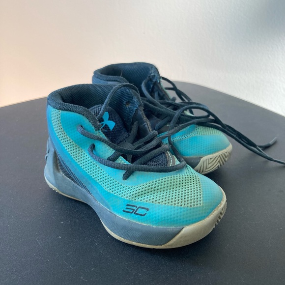 Under Armour shoes - Picture 1 of 5